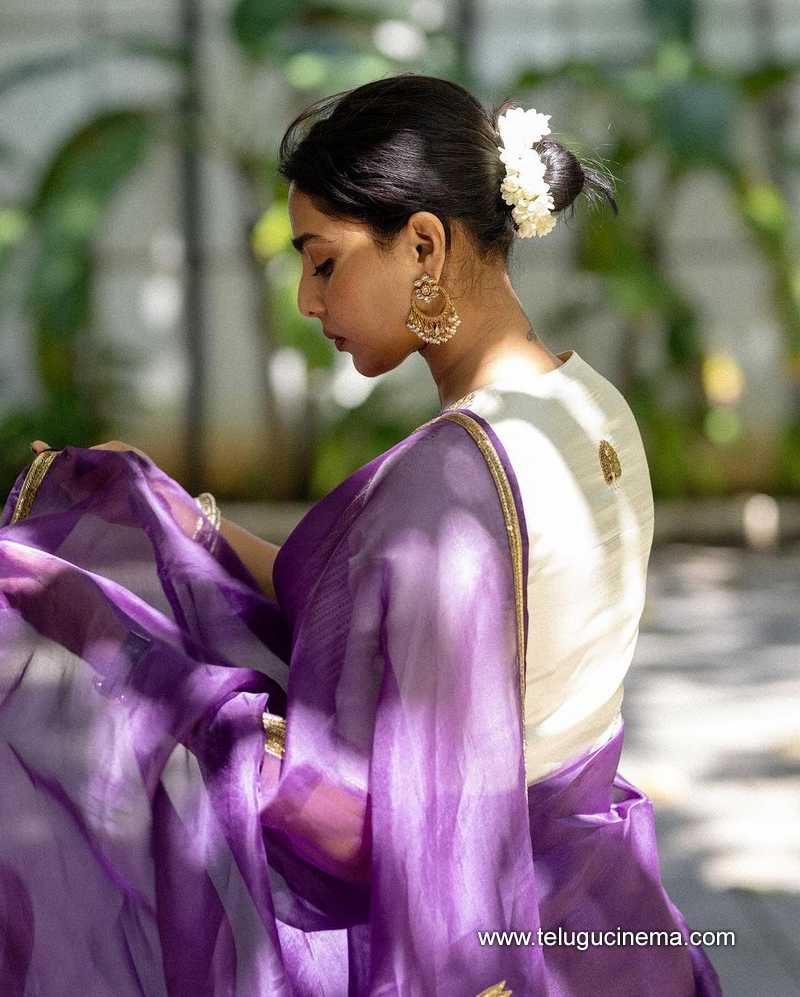 Kerala Gold Kasavu Dhavani With Puff Sleeve Blouse/ Onam Vishu Dress/ Kerala  Half Saree - Etsy UK