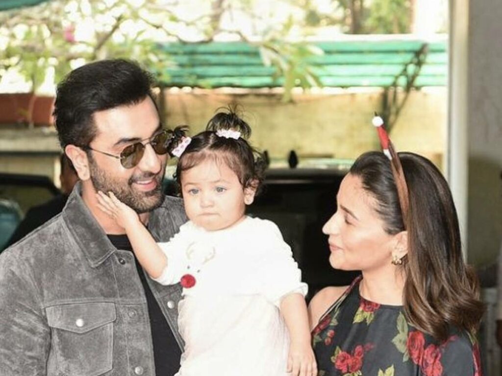 Ranbir Kapoor And Alia Show Their Daughter’s Face To The World | Telugu ...