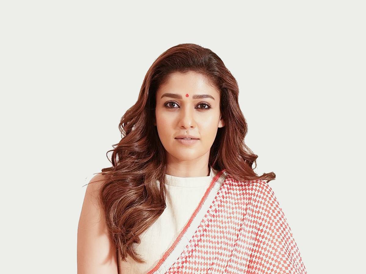 Top Beautiful Hairstyles of Nayanthara | Black saree, Indian actresses,  South indian actress