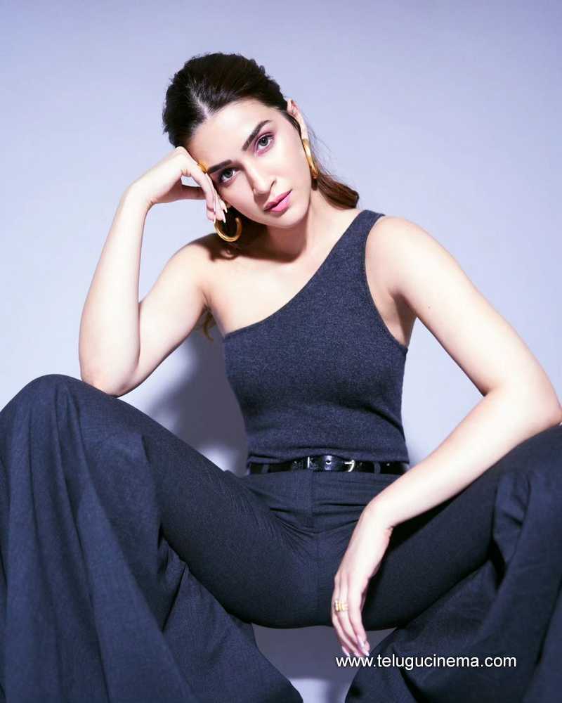 kriti stills 290124 006