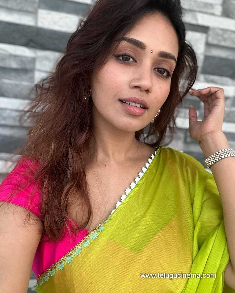 nivetha stills 160124 005