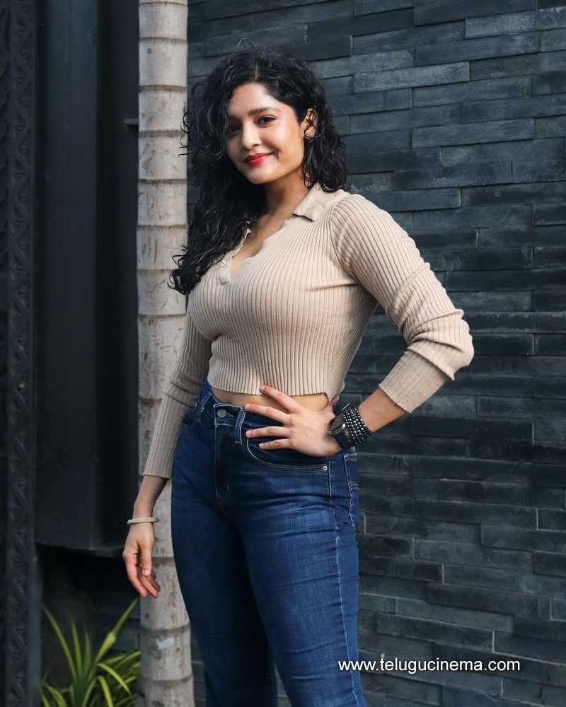 Ritika Singh in blue jeans! | Telugu Cinema