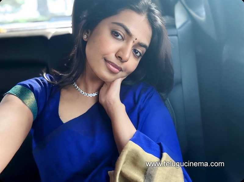 shivani stills 100124 003