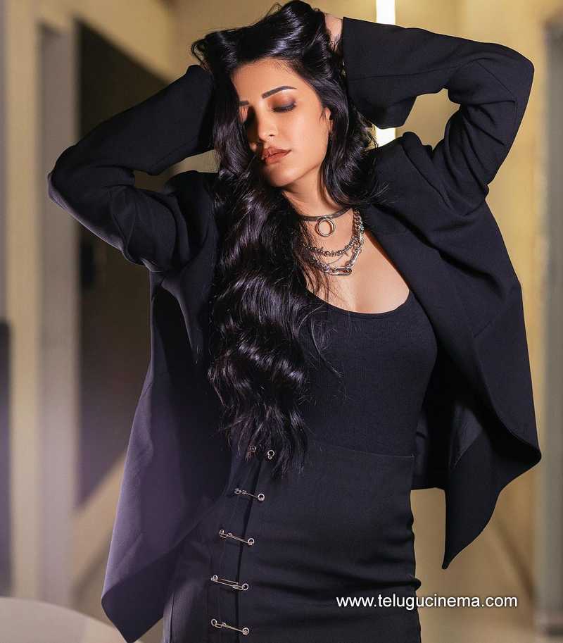 shrutihasan stills 110124 004
