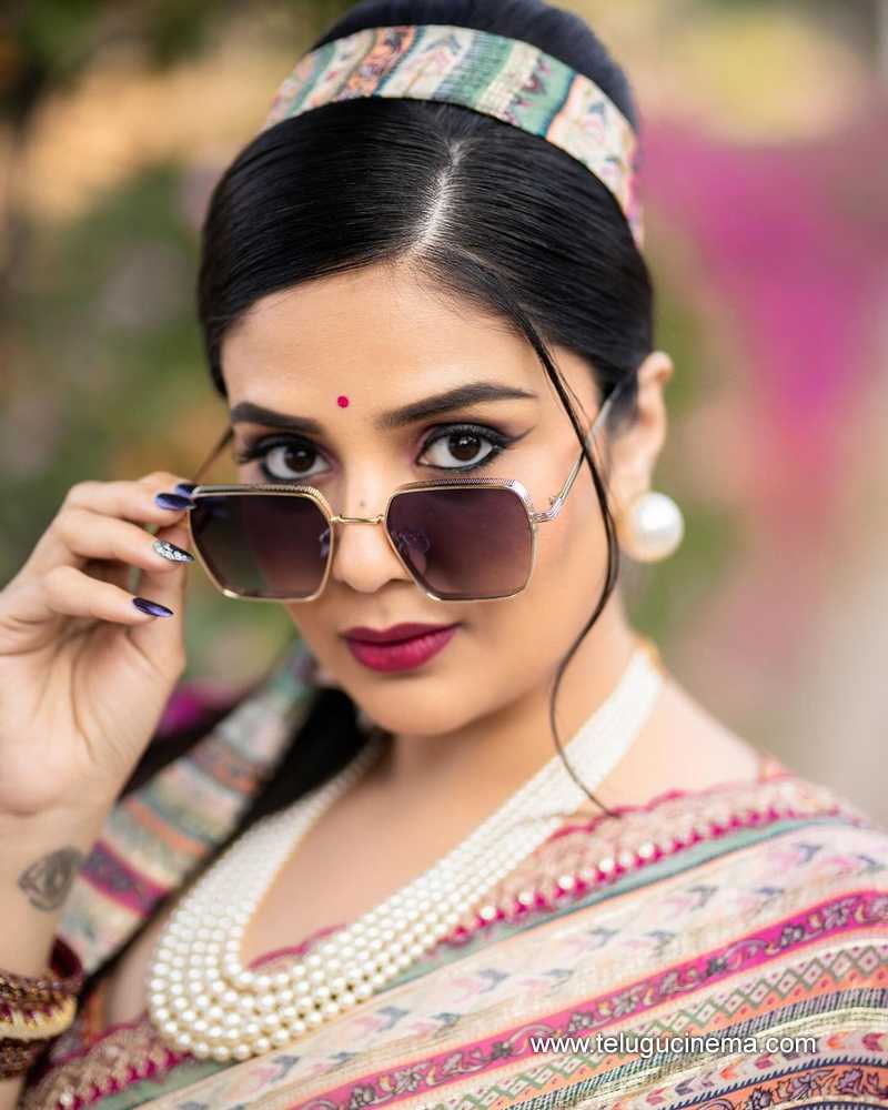 sreemukhi stills 200124 002