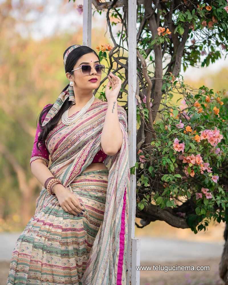 sreemukhi stills 200124 005