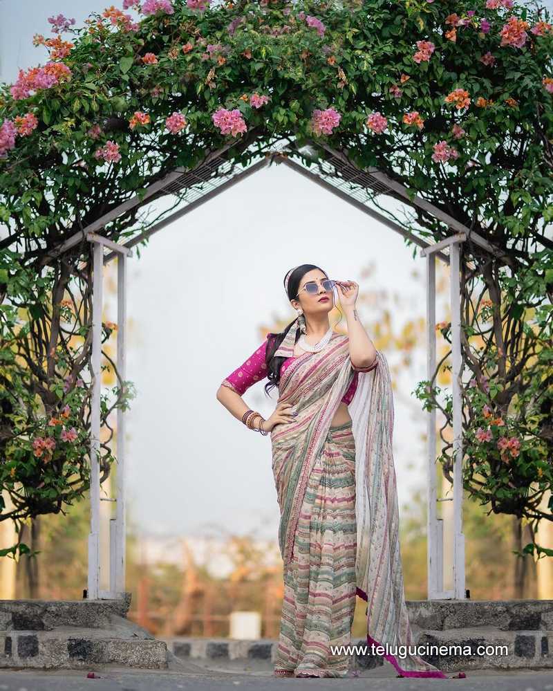 sreemukhi stills 200124 010