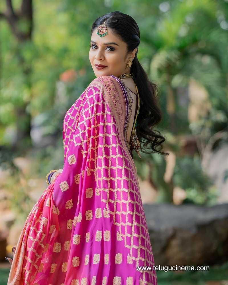 sreemukhi stills 250124 002