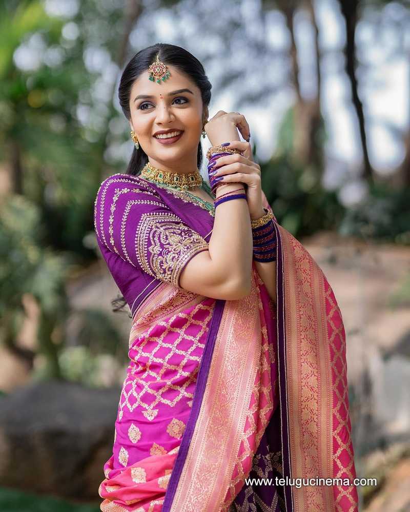 sreemukhi stills 250124 003