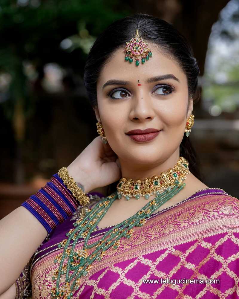 sreemukhi stills 250124 004