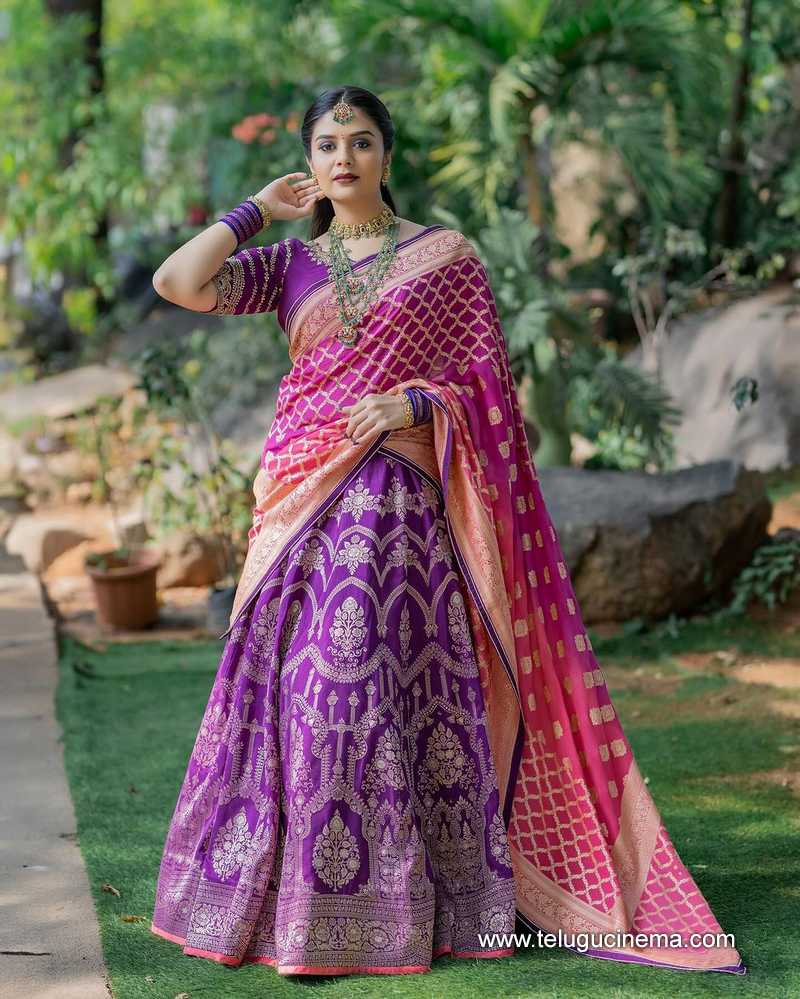 sreemukhi stills 250124 005
