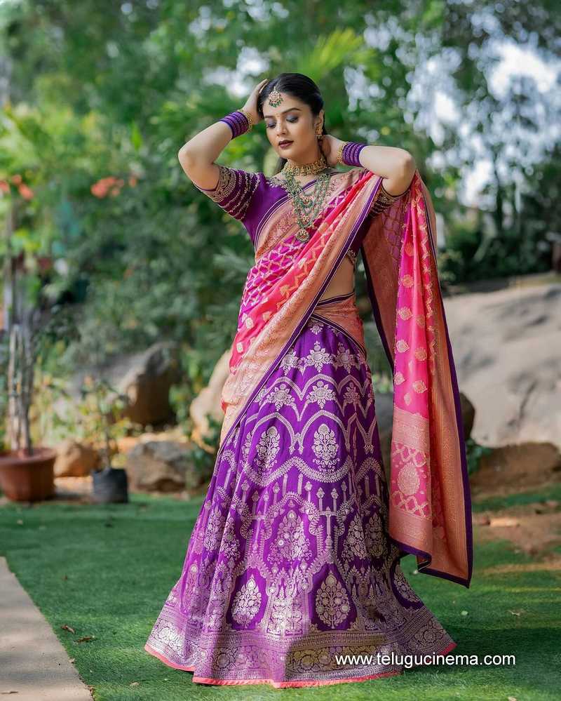 sreemukhi stills 250124 008