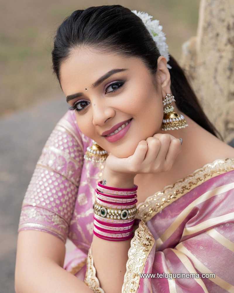 sreemukhi stills 270124 003
