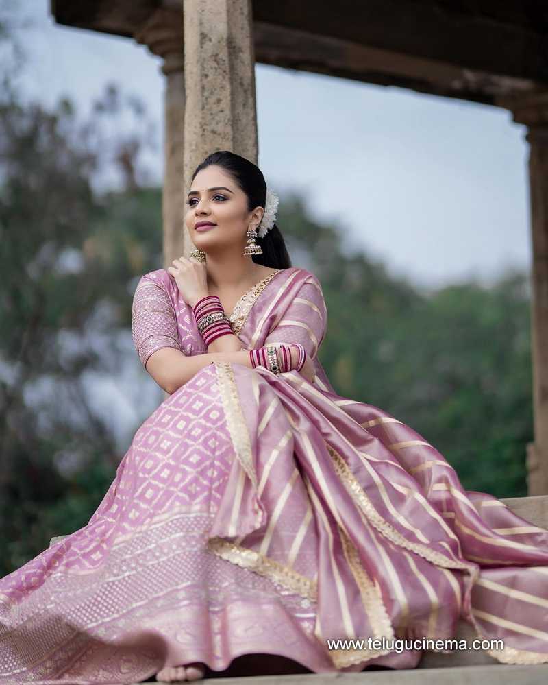 sreemukhi stills 270124 004