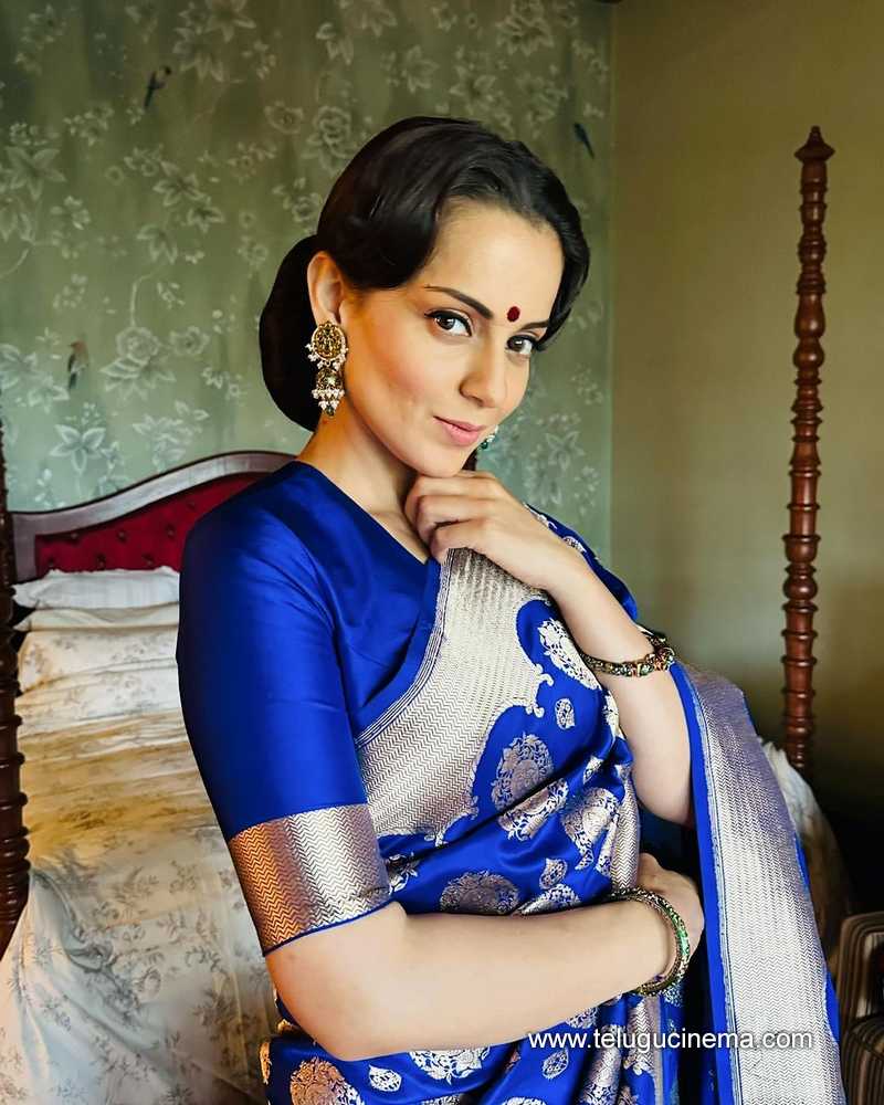 Kangana Ranaut Instagram – The Queen's poise. Saree : Gift by #Rekha ji  Jewellery : @abfjewels Hair & Make up @shaikhhaseena33 @chettiaralbert  #SareeLove #Sarees #Ethnic #ethniclove #ManikarnikaTheQueenOfJhansi  #KanganaRanaut | Gethu Cinema