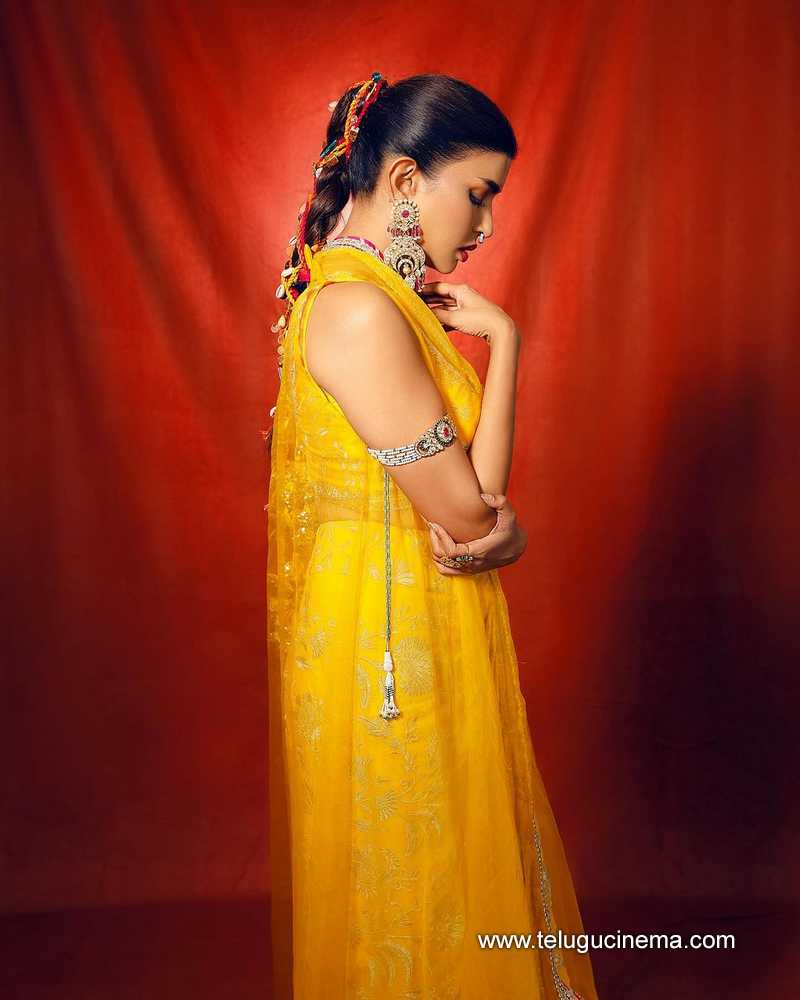 laxmimanchu stills 23022400000003