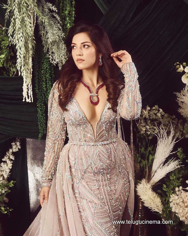 mehreen stills 14022400000002