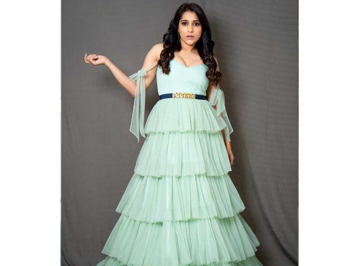 Rashmi Gautam's Lavender Look Sparks Fashion Frenzy | Rashmi Gautam's  Lavender Look Sparks Fashion Frenzy