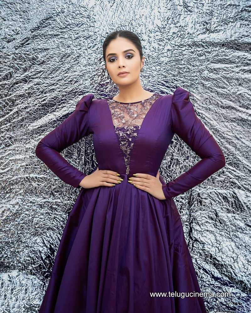 sreemukhi stills 26022400000003