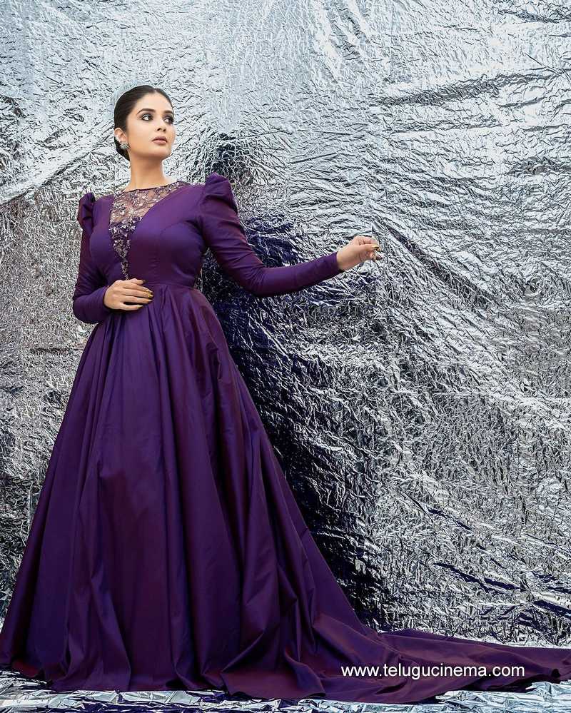 sreemukhi stills 26022400000004
