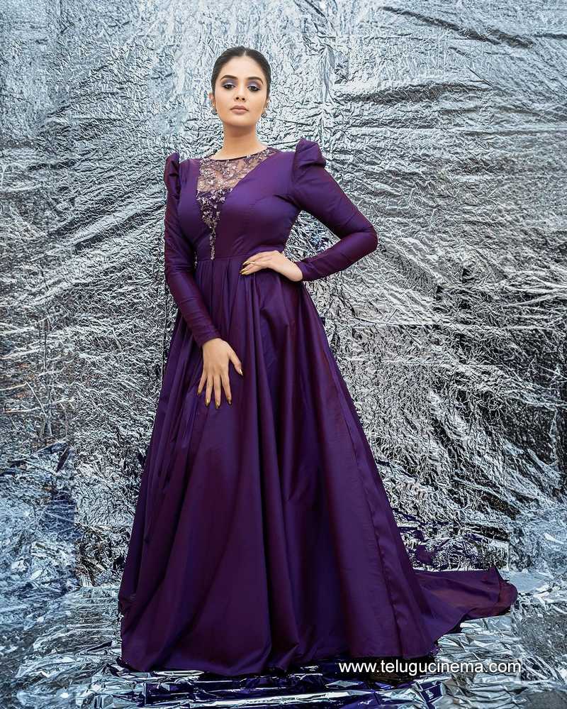 sreemukhi stills 26022400000008