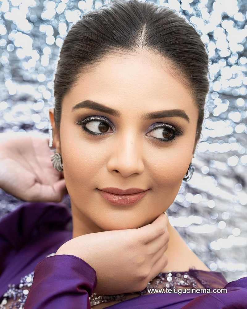 sreemukhi stills 26022400000009