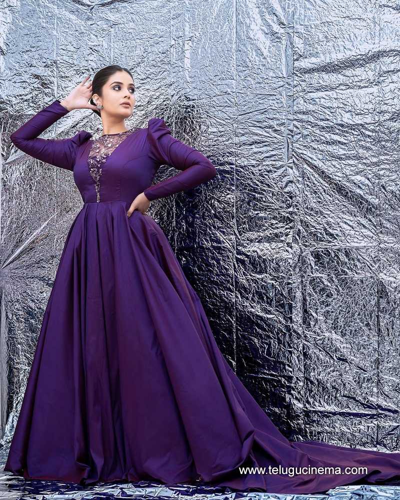 sreemukhi stills 26022400000011
