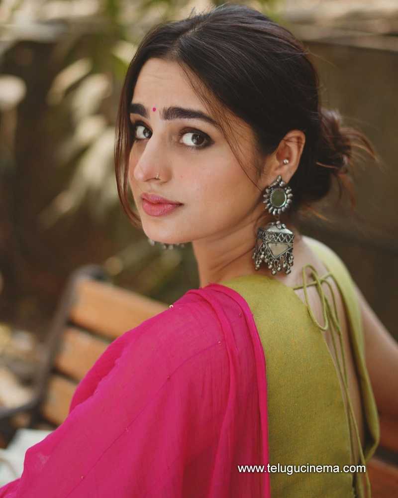 ayeshakhan stills 23032400000005