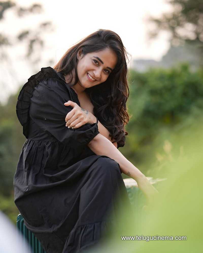 deepthi stills 29032400000005