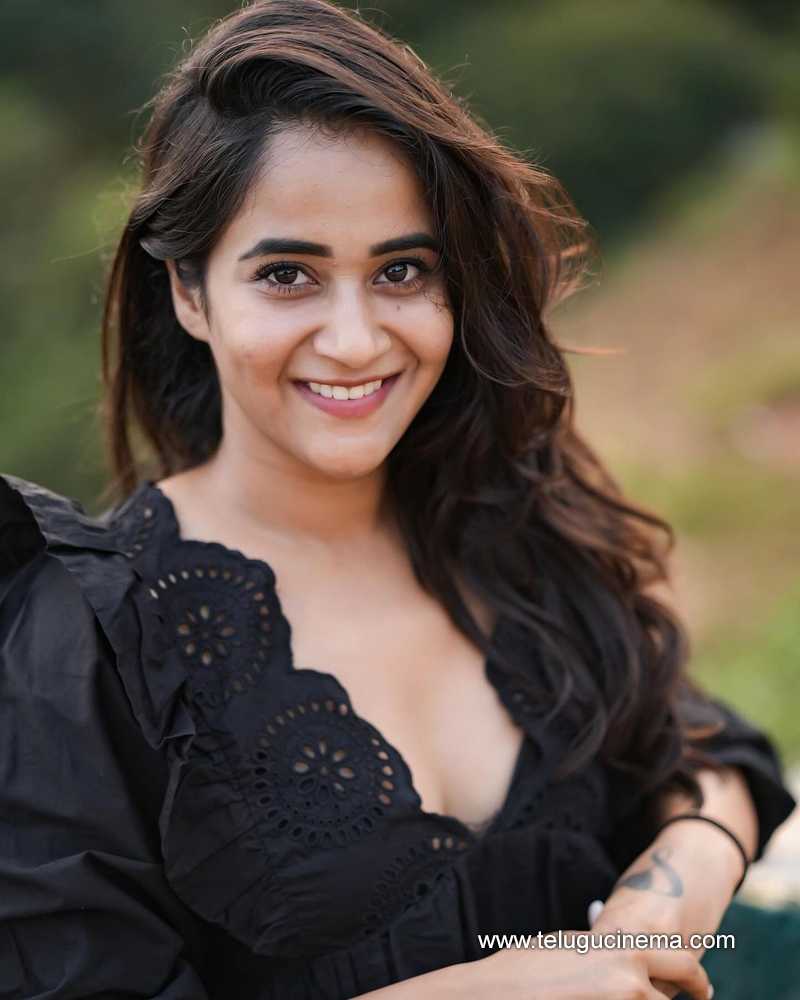 deepthi stills 29032400000009