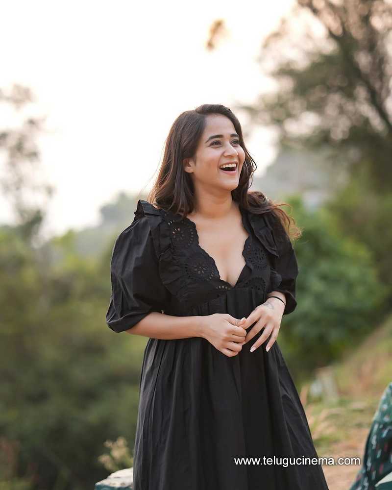 deepthi stills 29032400000010