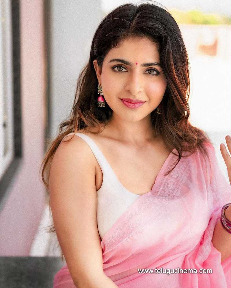 iswarya stills 18032400000004