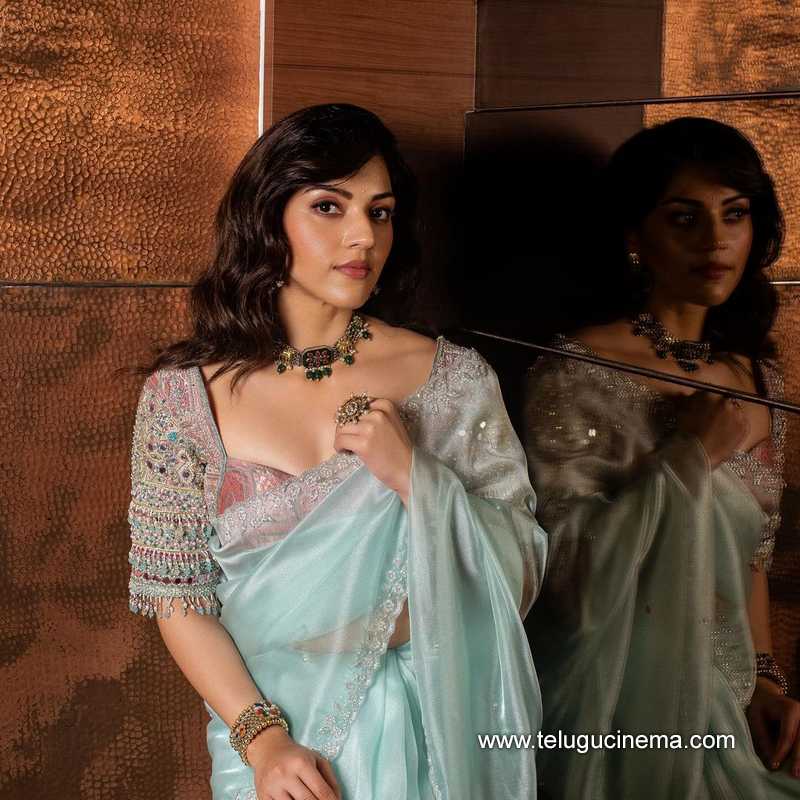 mehreen stills 29032400000003