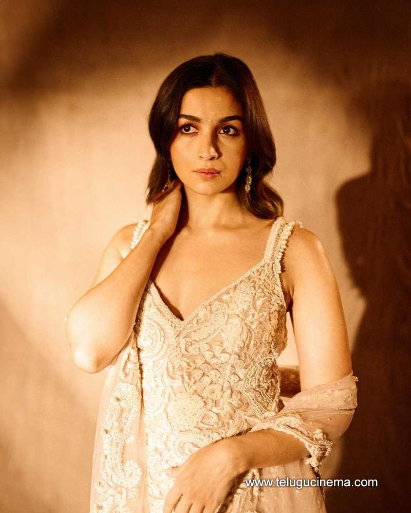 aliabhatt stills 250424 04