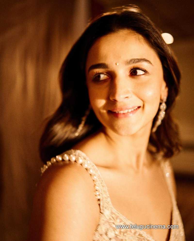 aliabhatt stills 250424 05