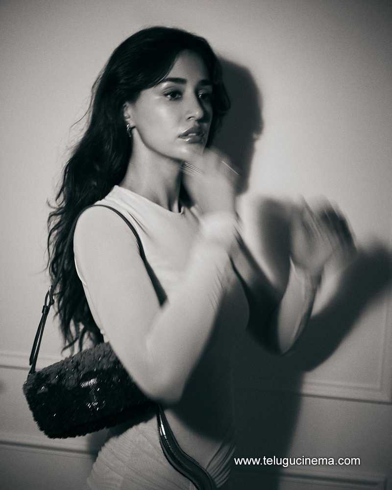 dishapatani stills 120424 04