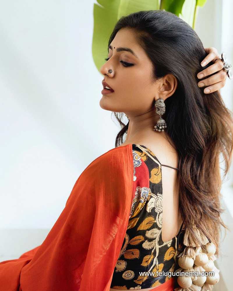 eesharebba stills 200424 04