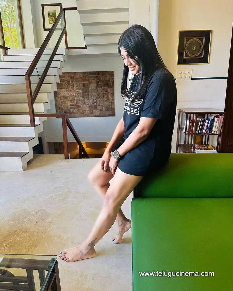 lahari stills 120424 02