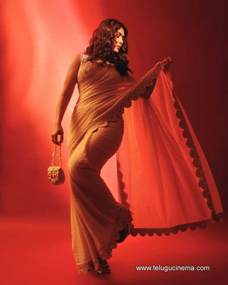 mrunalthaur stills 260424 03