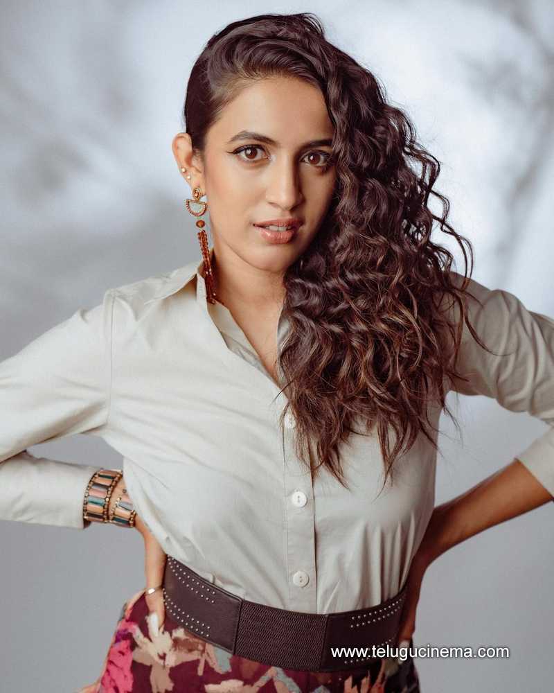 niharika stills 170424 02