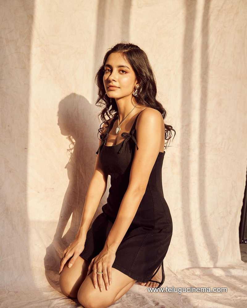 pragati stills 120424 03