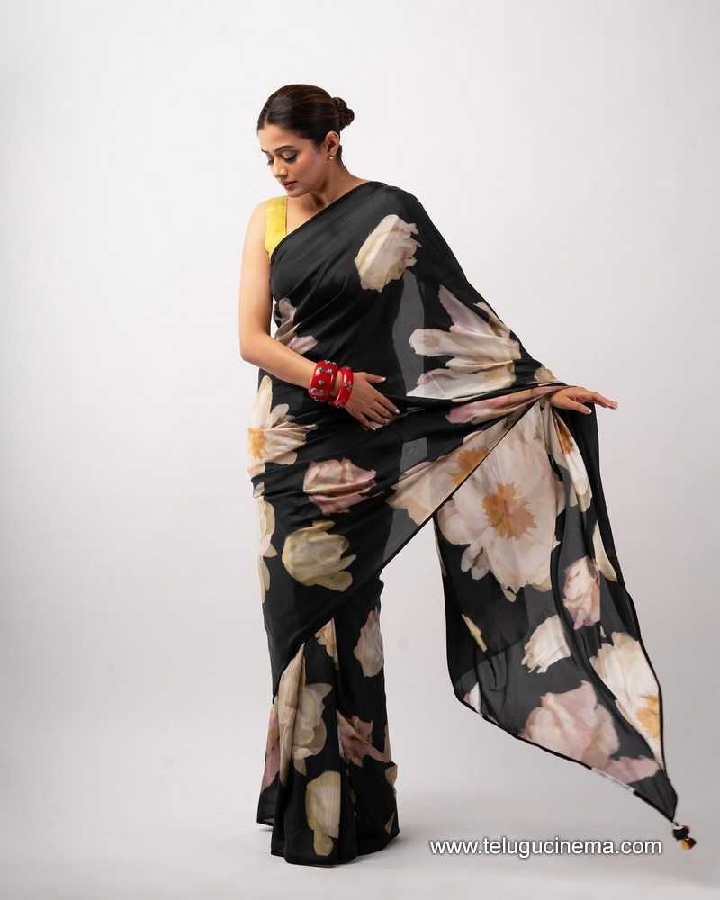priyamanii stills 120424 03