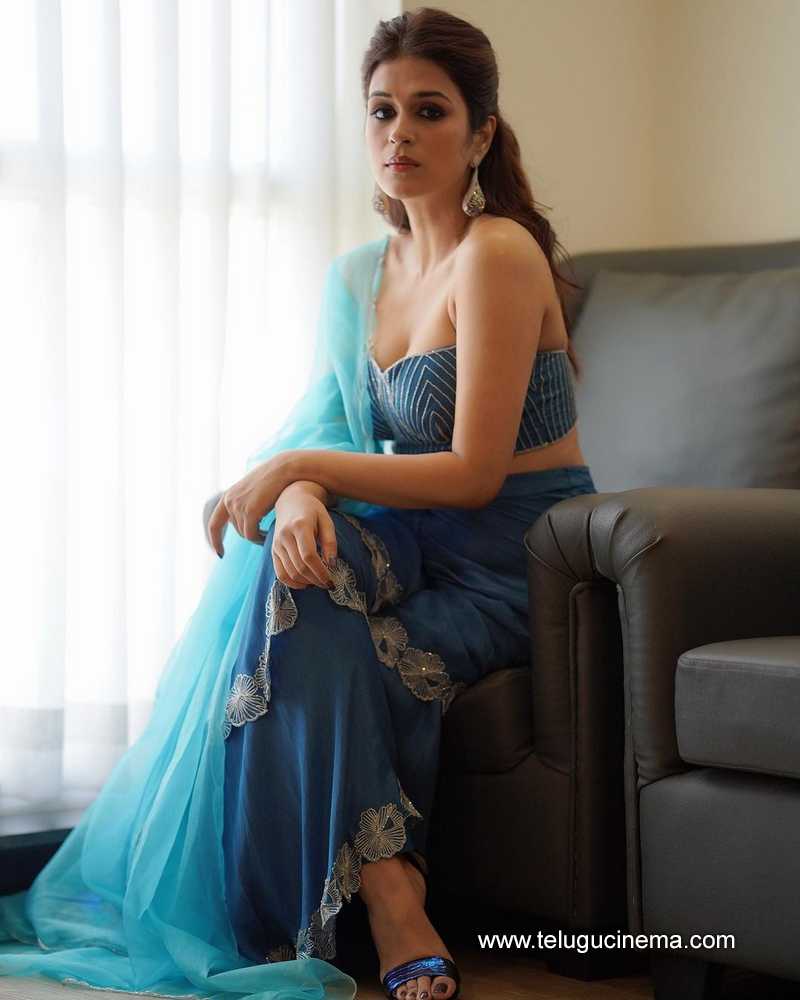 shraddhadas stills 100424 04