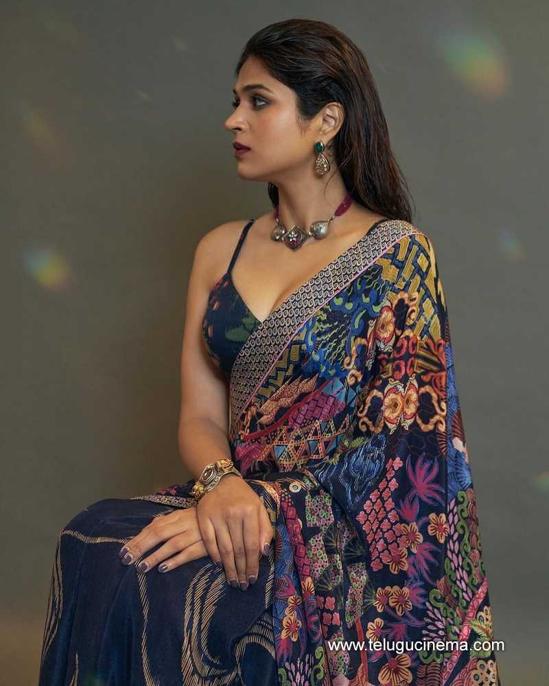 shraddhadas stills 120424 04