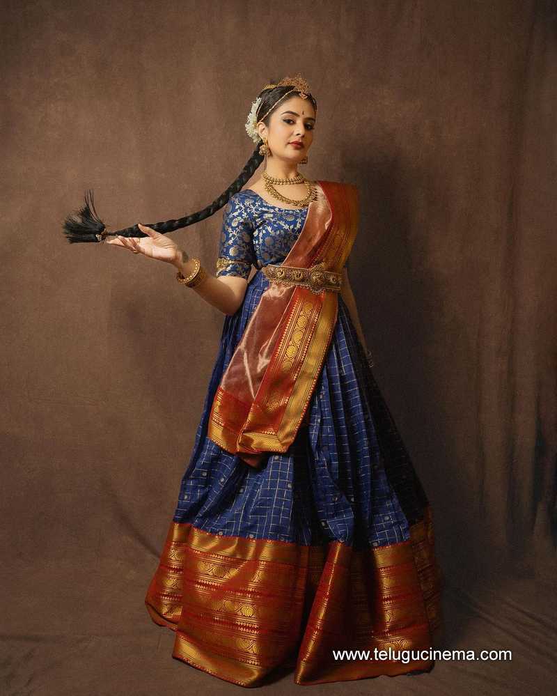 sreemukhi stills 250424 02
