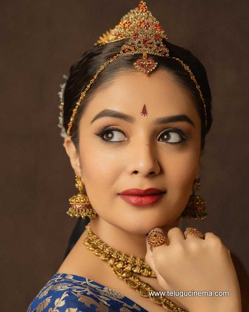 sreemukhi stills 250424 03
