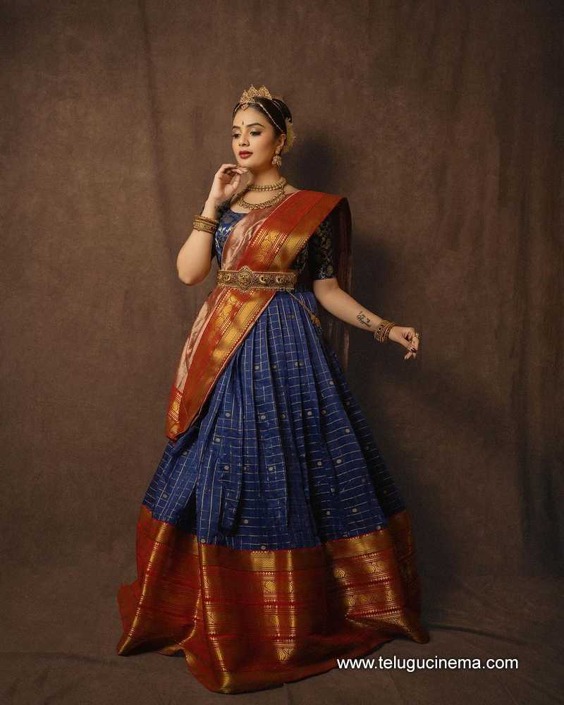 sreemukhi stills 250424 04