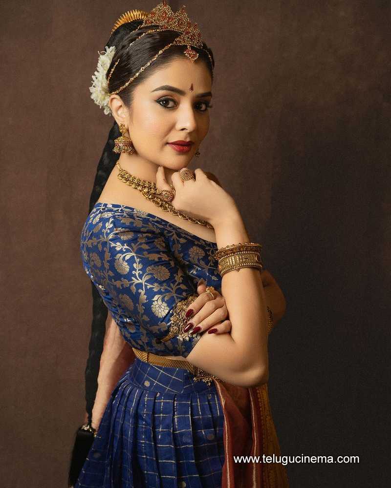 sreemukhi stills 250424 06
