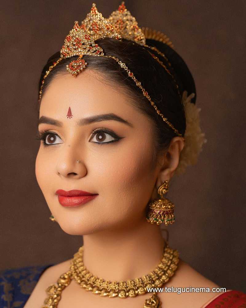 sreemukhi stills 250424 07