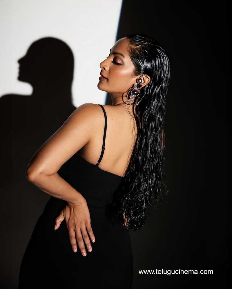 sriyaredyy stills 260424 05